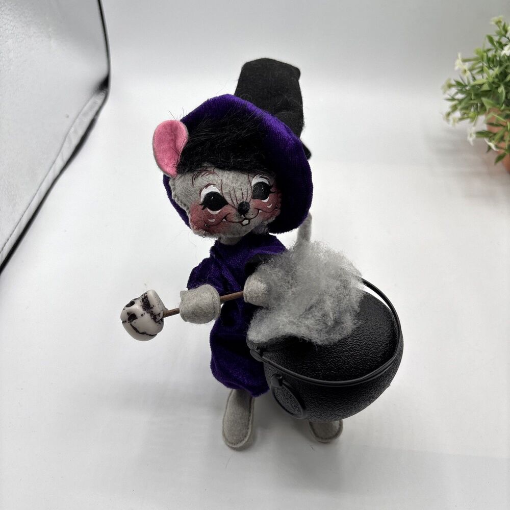 Annalee Halloween 6.5” Mouse Witch w/ Cauldron Skull Stick Purple Doll Preowned